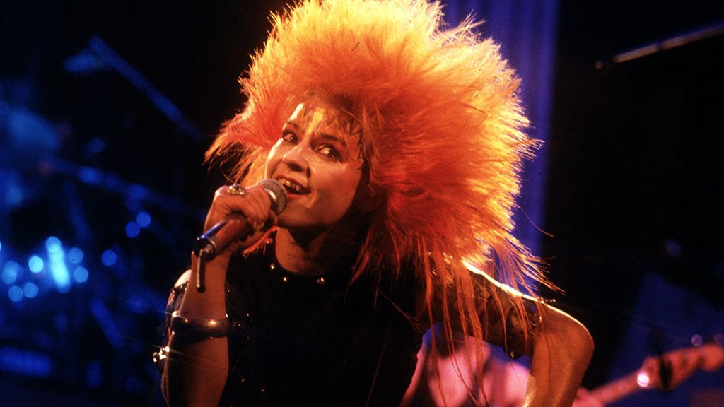 Toyah Willcox: 'I'd rather have been a 70s punk than be young today' - BBC News