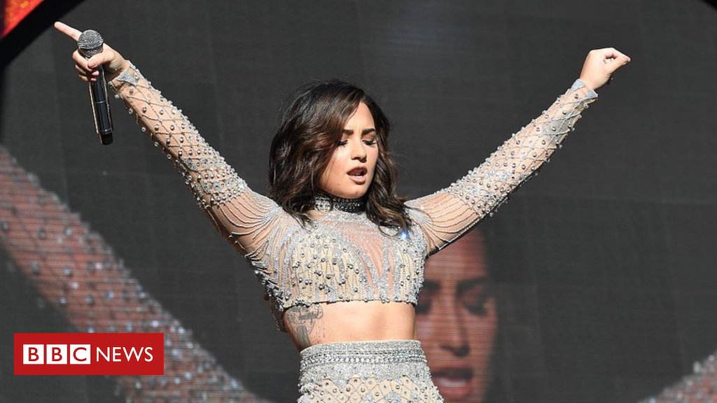 Demi Lovato 'in Los Angeles hospital for suspected overdose' - BBC News