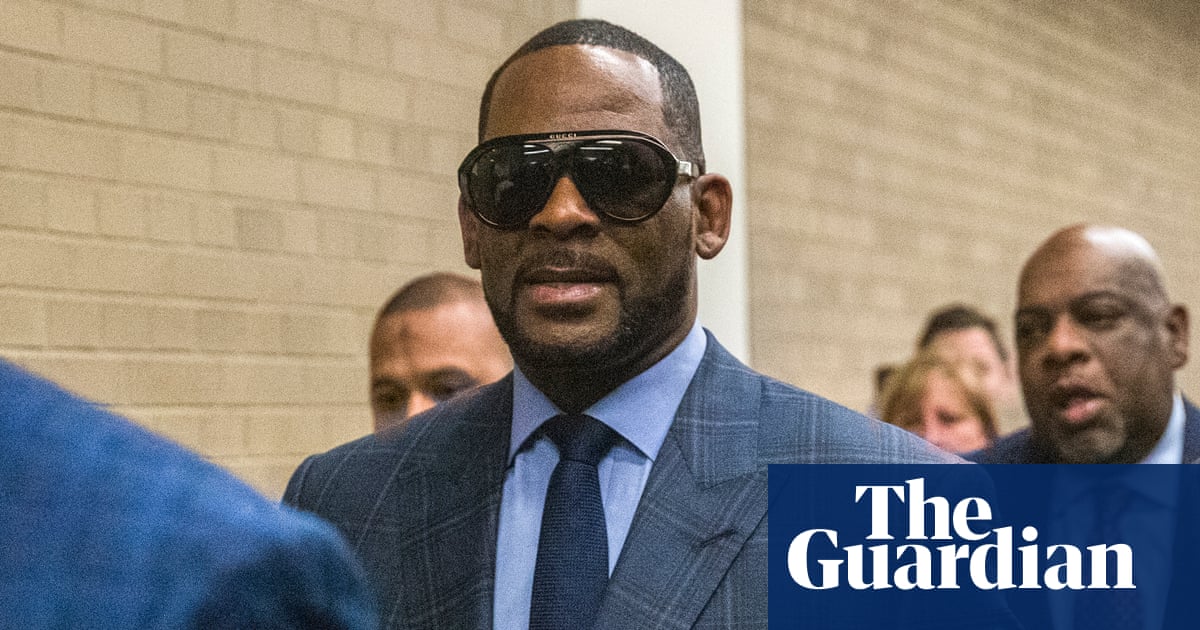 R Kelly accused of sexually abusing 13-year-old girl in 2001 incident | Music | The Guardian