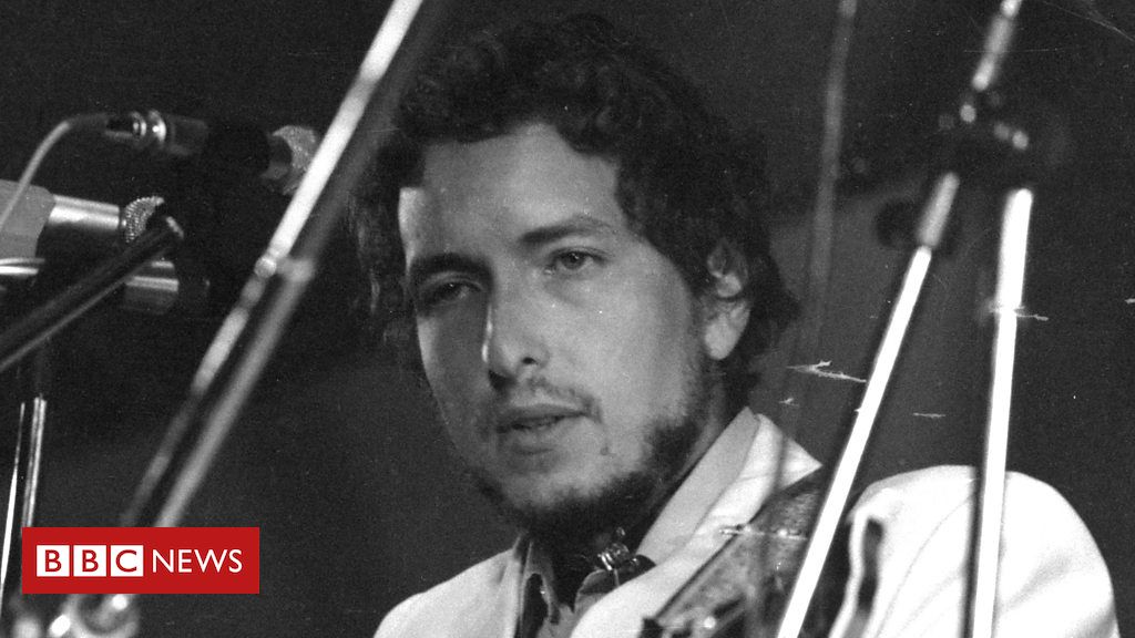 When Bob Dylan played the Isle of Wight Festival in 1969 - BBC News