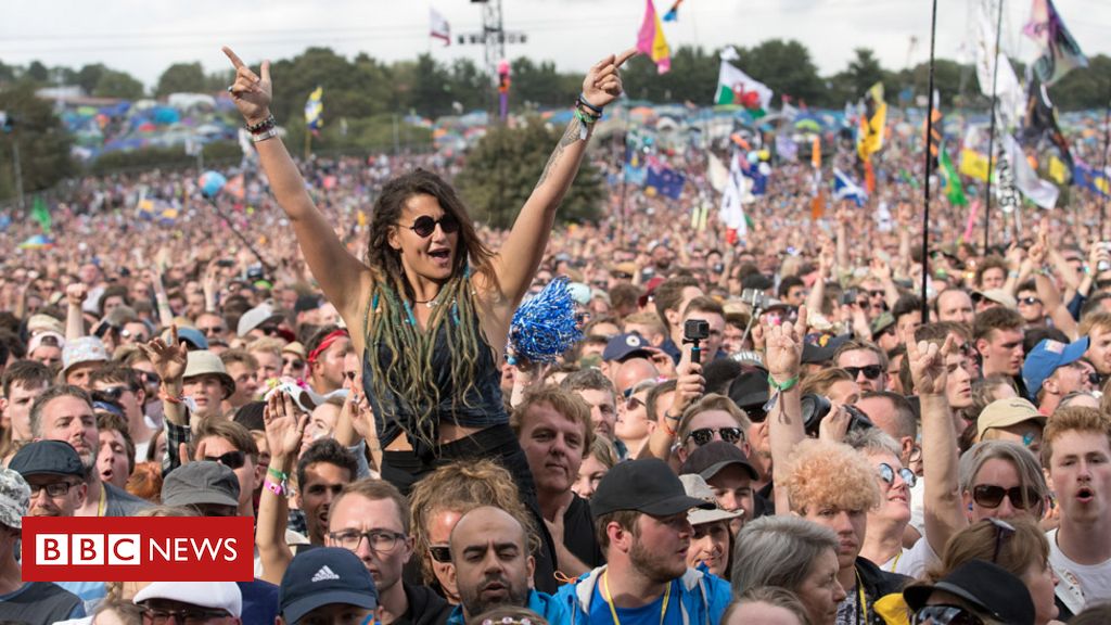 Glastonbury secures licence for one-day September festival - BBC News