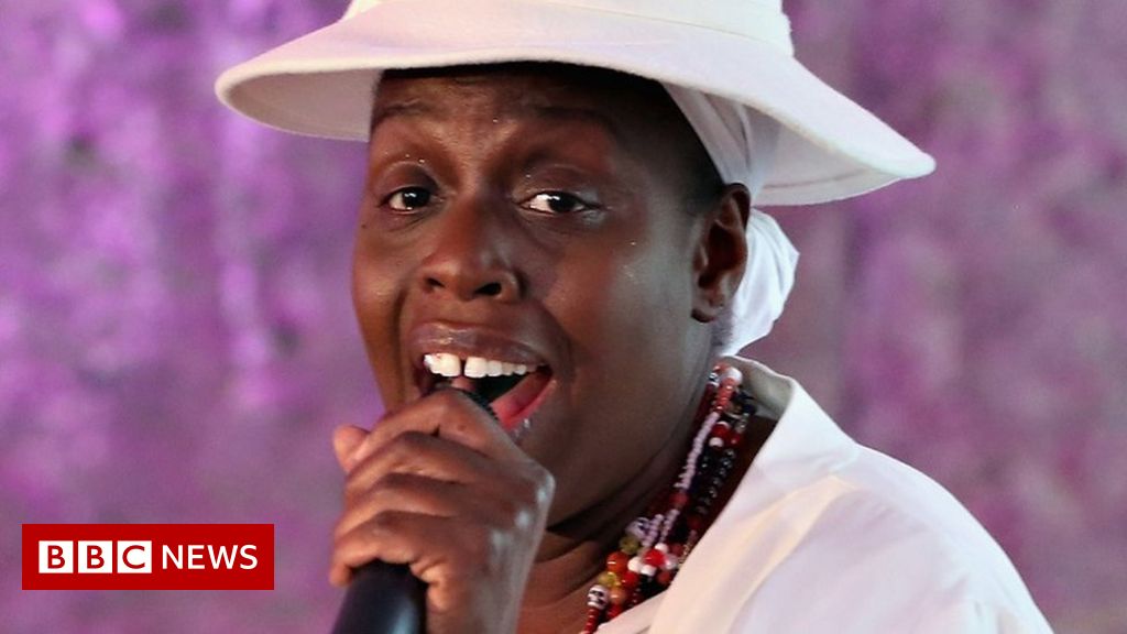Andrea Martin: En Vogue and Blu Cantrell songwriter dies at 49 - BBC News