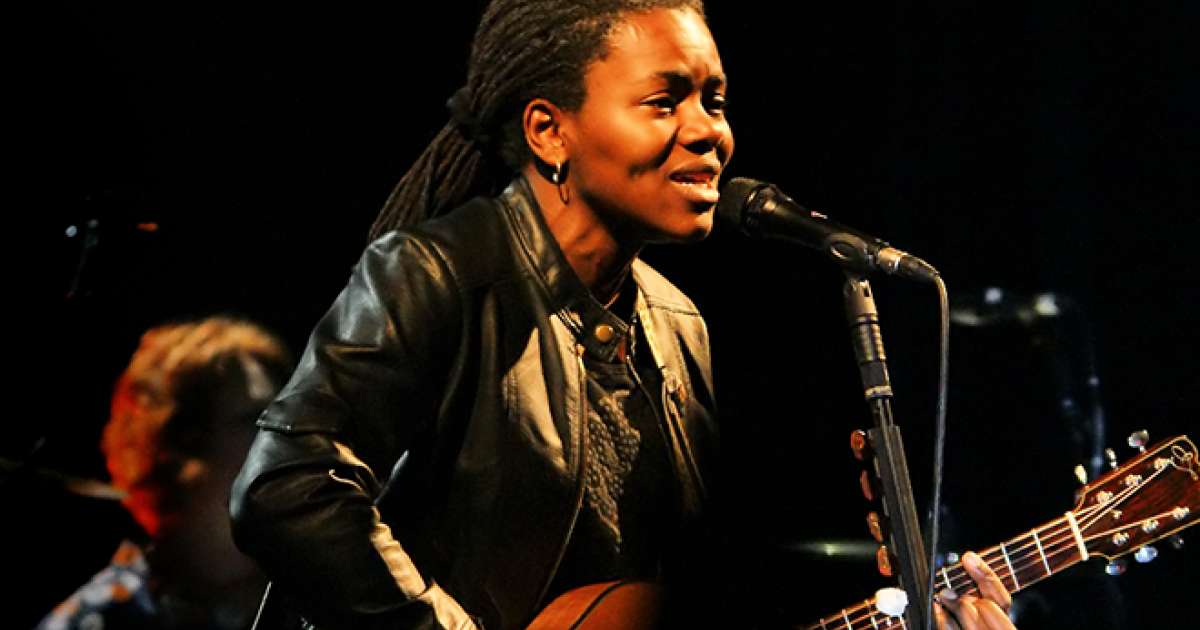 Tracy Chapman’s ‘Fast Car’ wins CMA Song of the Year, 35 years after release 	- 	News 	- 	Mixmag