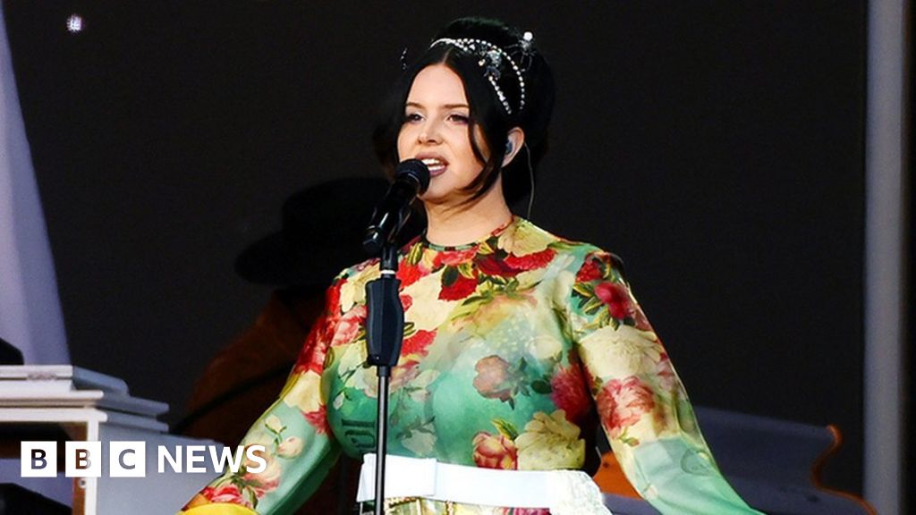 Reading and Leeds: Lana Del Rey and Blink-182 to headline festivals - BBC News