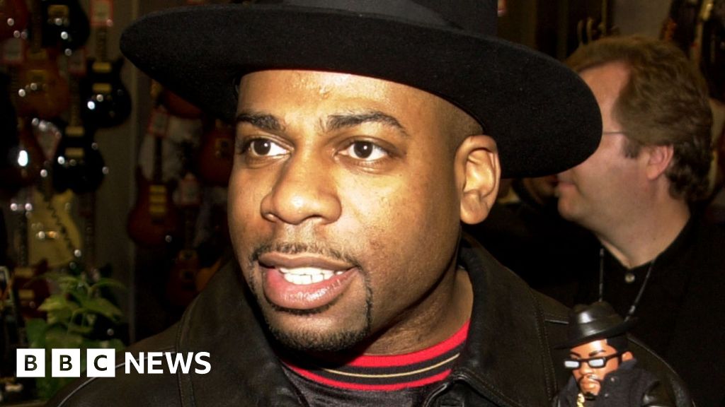 Jam Master Jay: Run-DMC star shot by godson after drug deal dispute, court told - BBC News