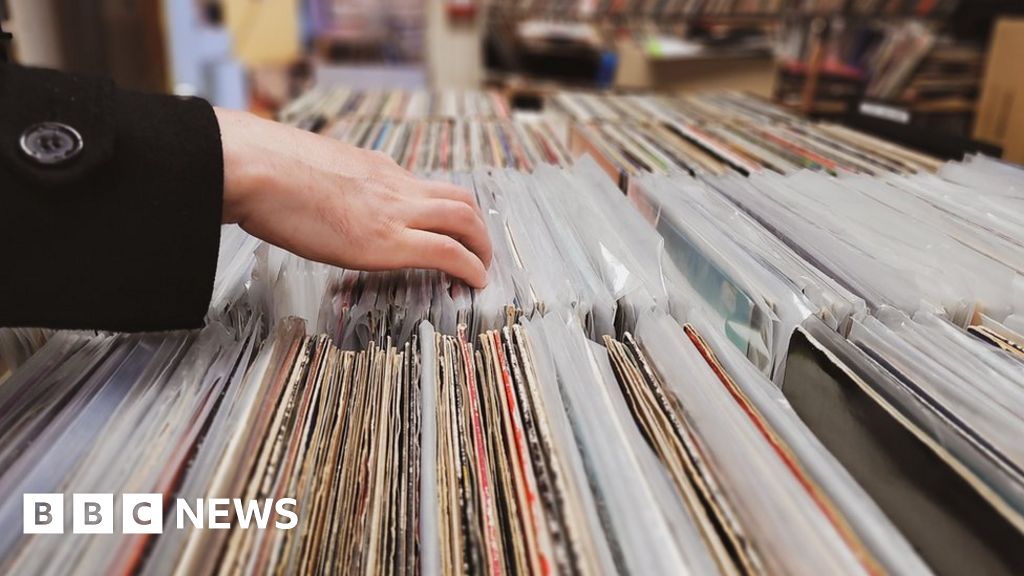 Number of independent record shops in UK hits 10-year high - BBC News